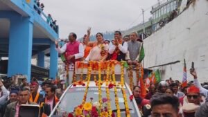 बोले भाजपा प्रत्याशी अनिल बलूनी आपके इस पसीने का कर्ज तो कभी चुका नहीं सकता है लेकिन मैं आपको विश्वास दिलाता हू कि अपनी पूरी क्षमता के साथ कार्य करते हुए जन कल्याण के लिए समर्पित रहूंगा